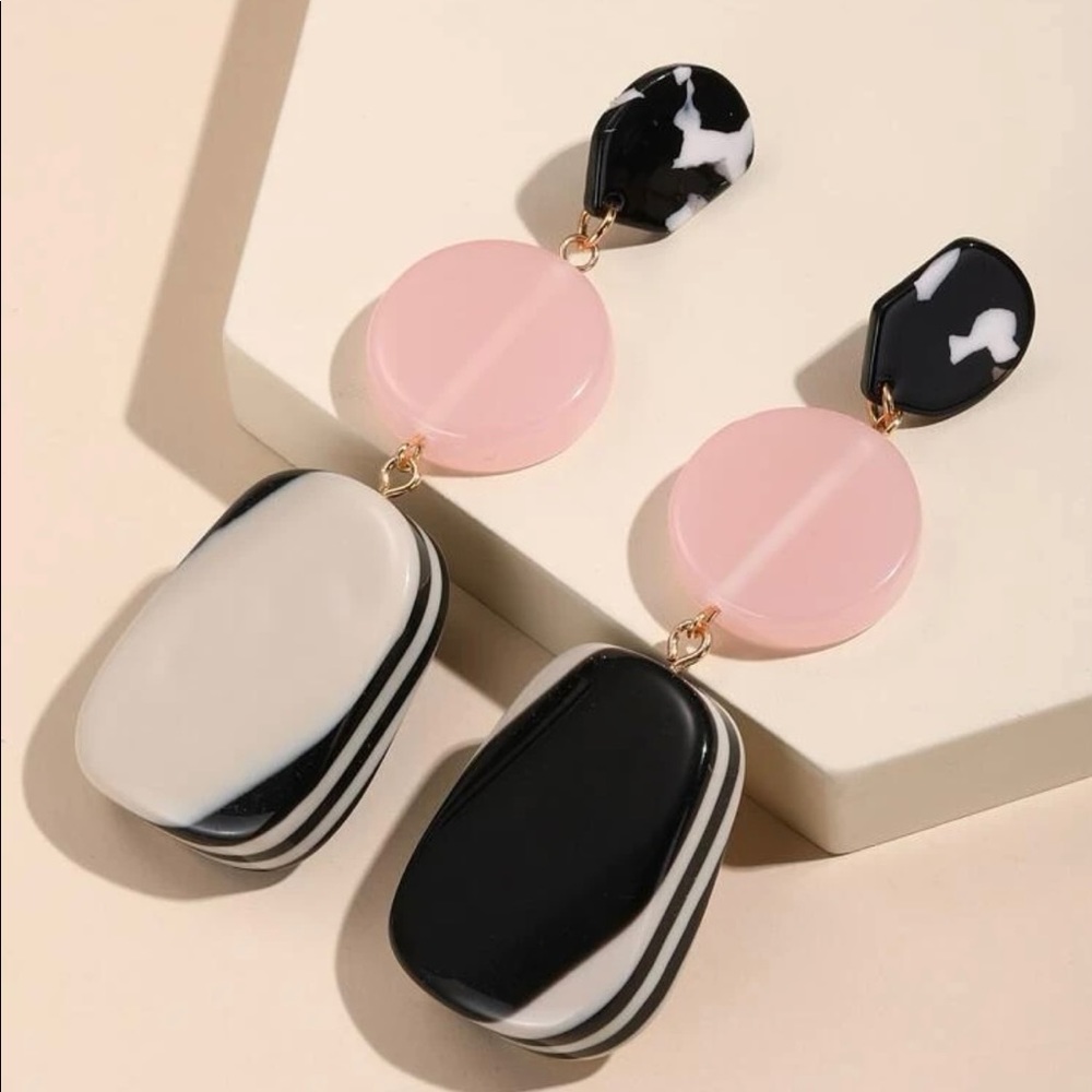 EARRINGS NWOT